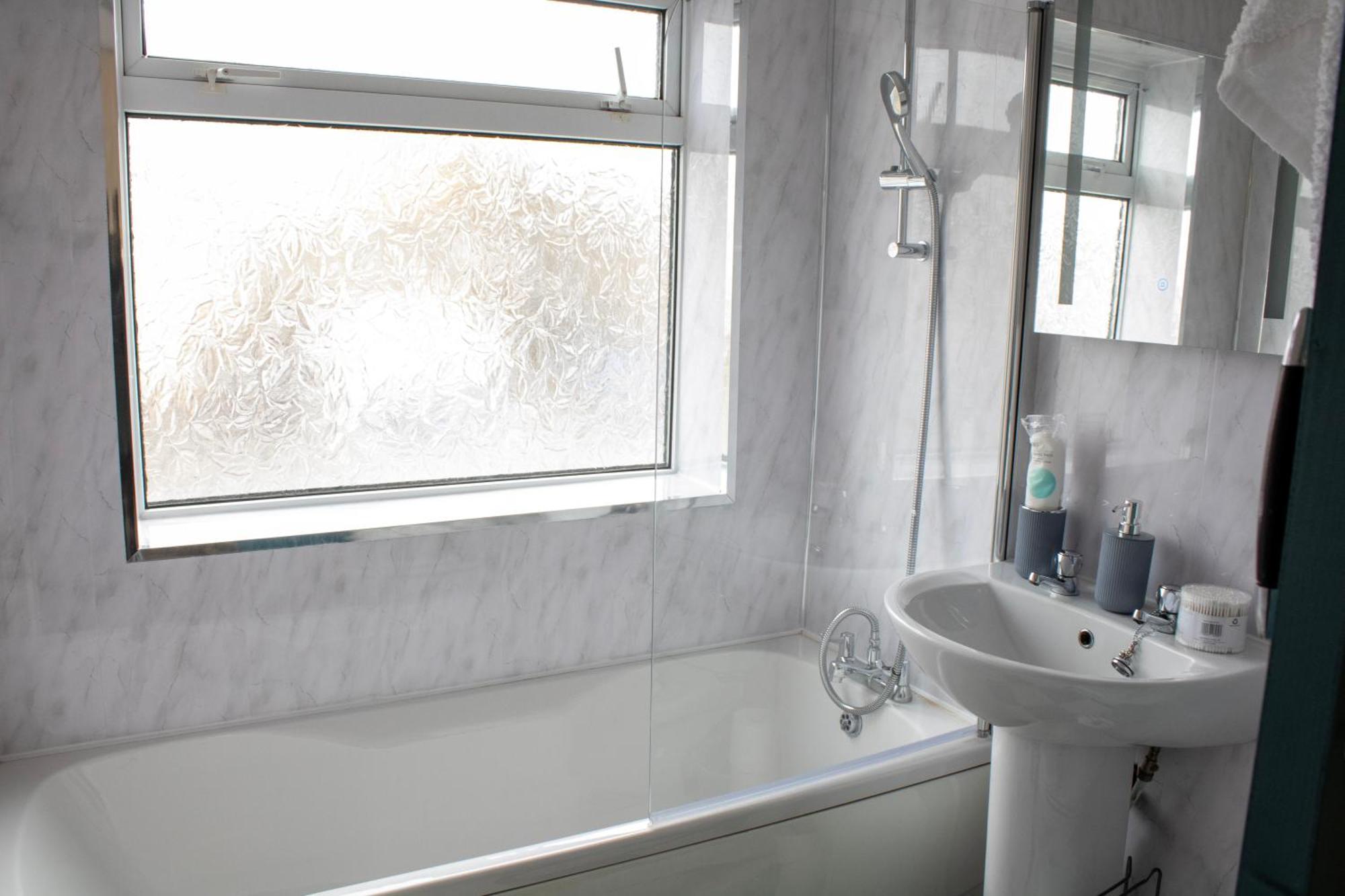 Harvard House, Stylish 3 Bedroom House In Solihull 5 Mins To The Nec, Bhx ,Jlr With Free Parking Birmingham Ngoại thất bức ảnh